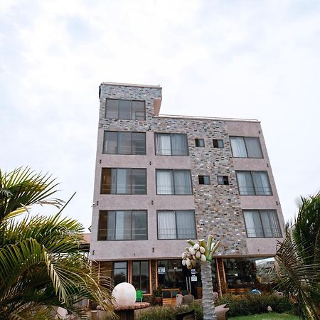 Plus 33 Hotel Nungua Экстерьер фото