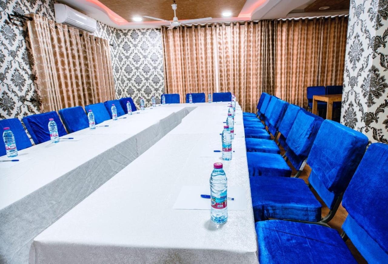 Plus 33 Hotel Nungua Экстерьер фото