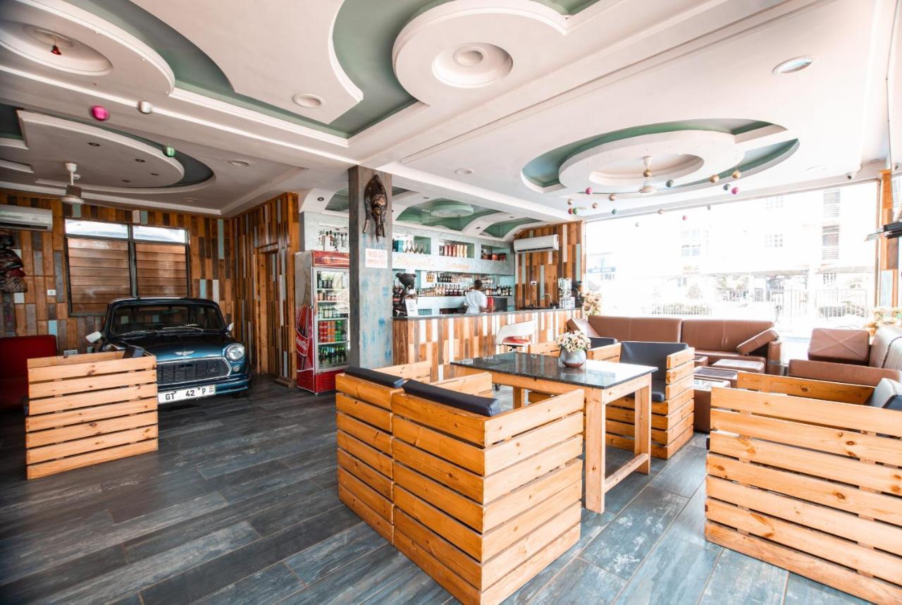 Plus 33 Hotel Nungua Экстерьер фото