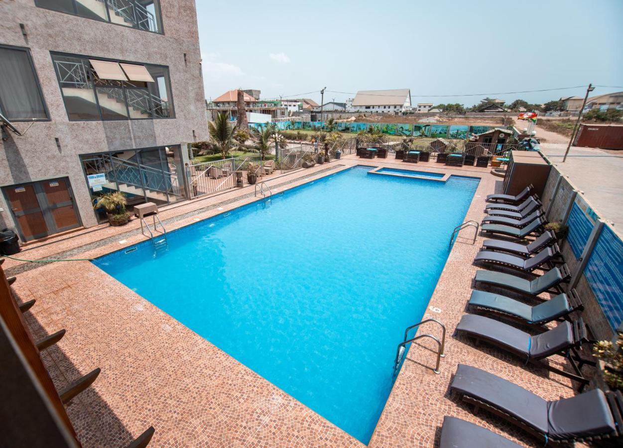 Plus 33 Hotel Nungua Экстерьер фото
