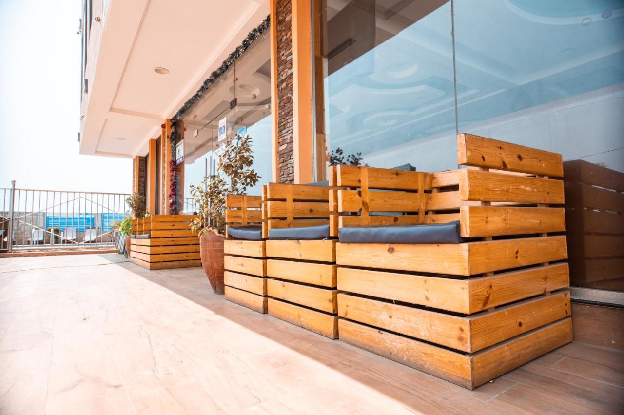 Plus 33 Hotel Nungua Экстерьер фото