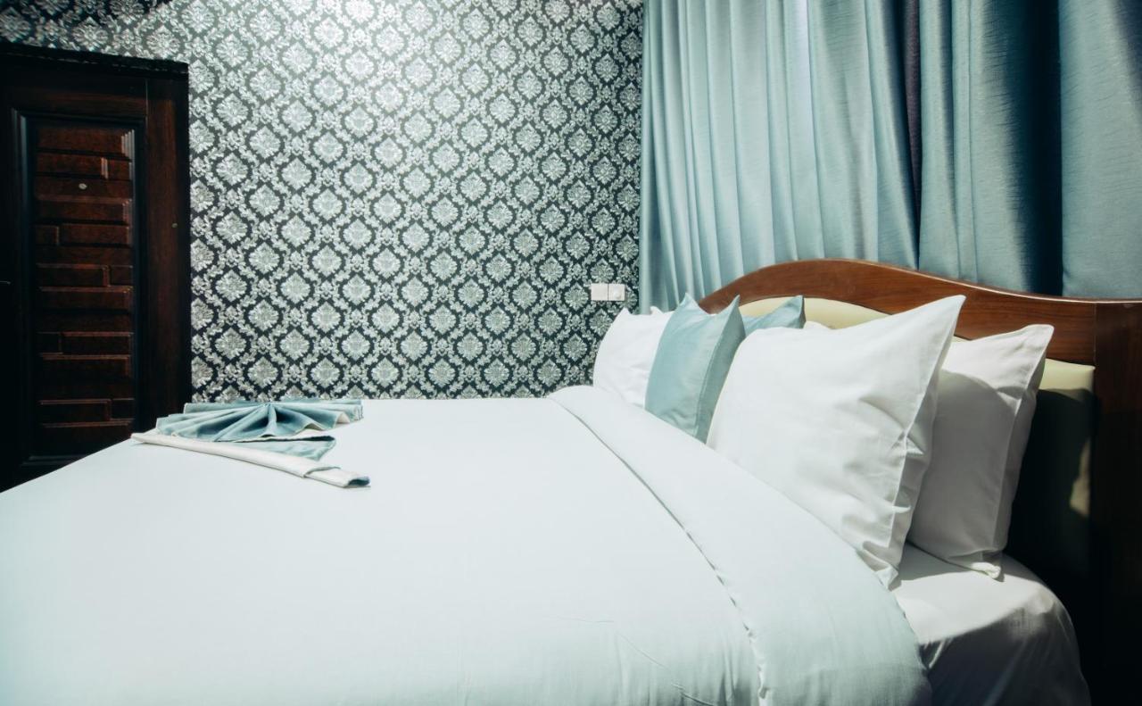 Plus 33 Hotel Nungua Экстерьер фото