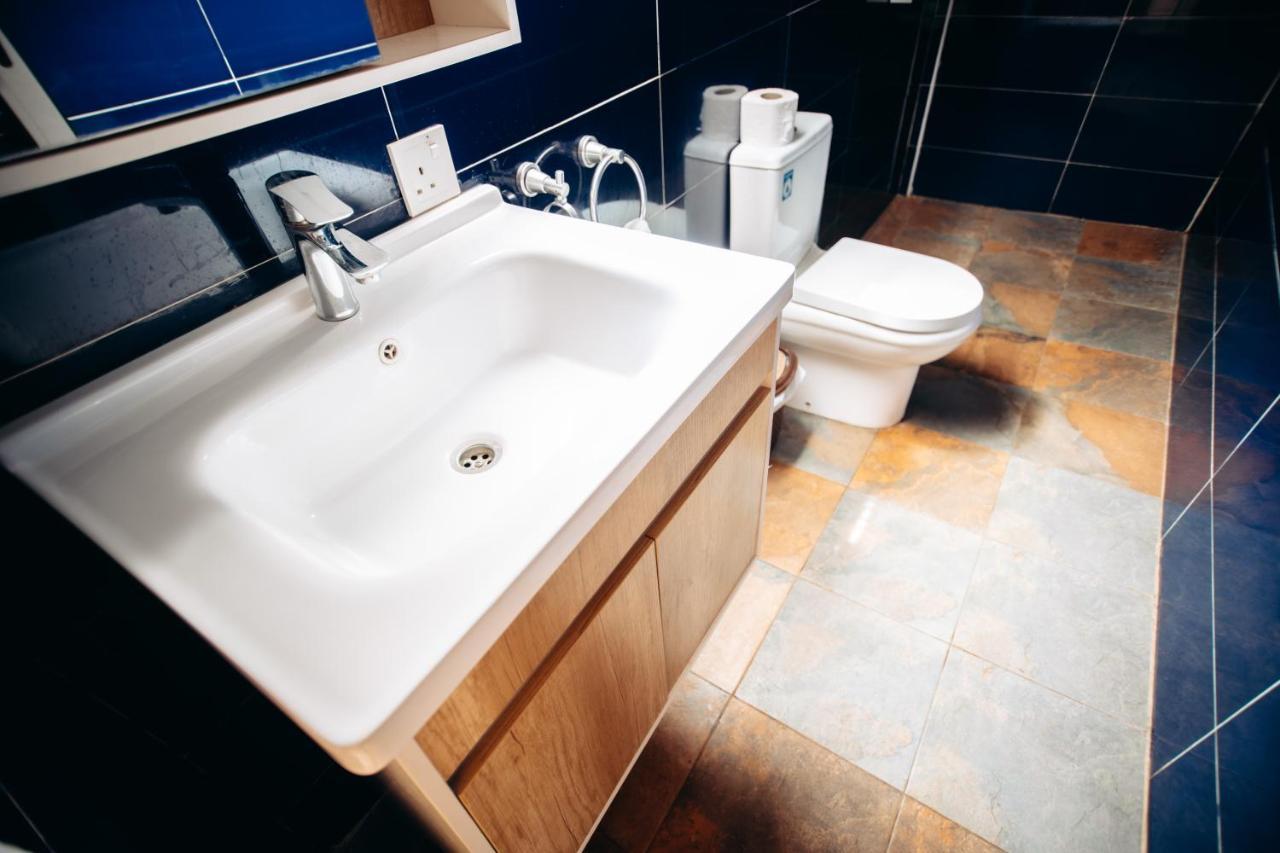 Plus 33 Hotel Nungua Экстерьер фото