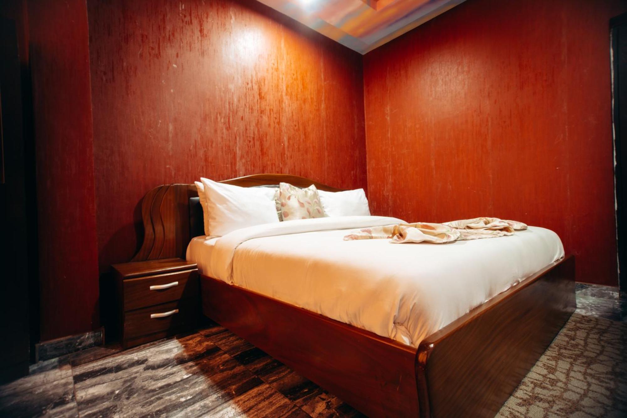 Plus 33 Hotel Nungua Экстерьер фото