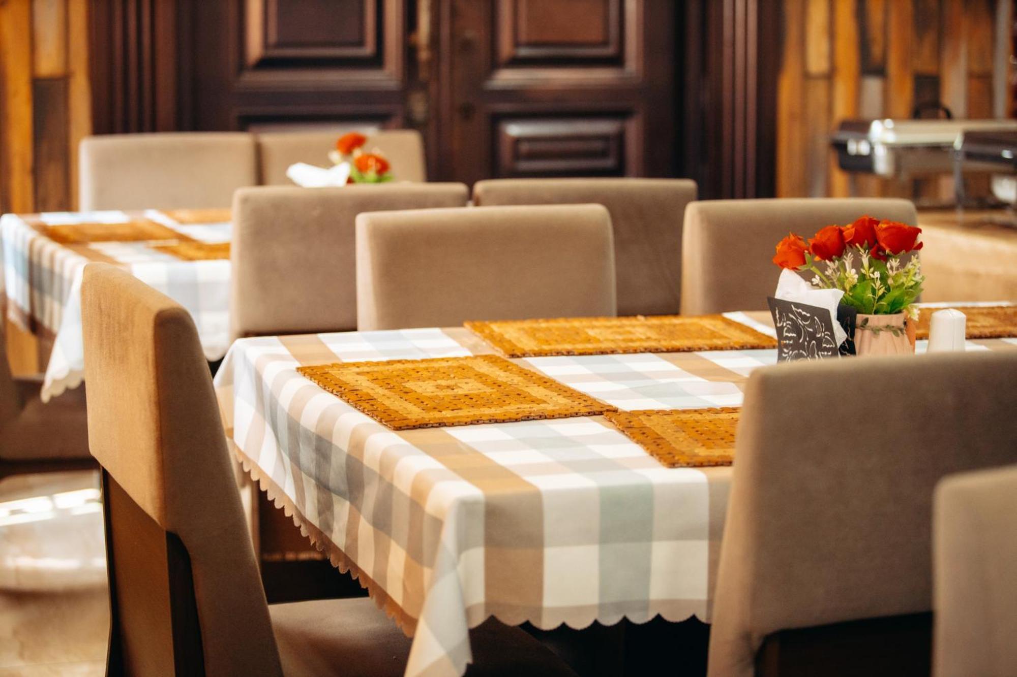 Plus 33 Hotel Nungua Экстерьер фото