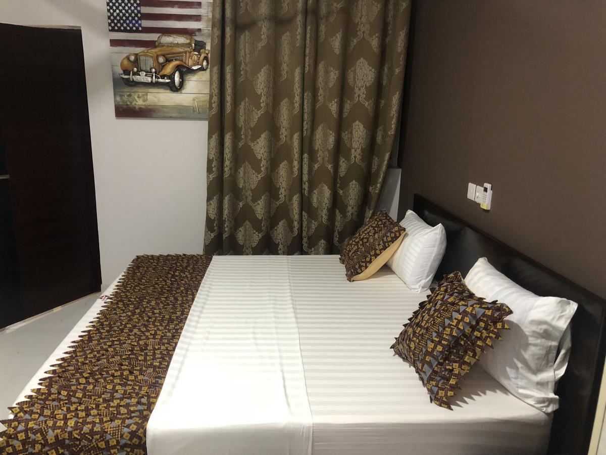 Plus 33 Hotel Nungua Экстерьер фото