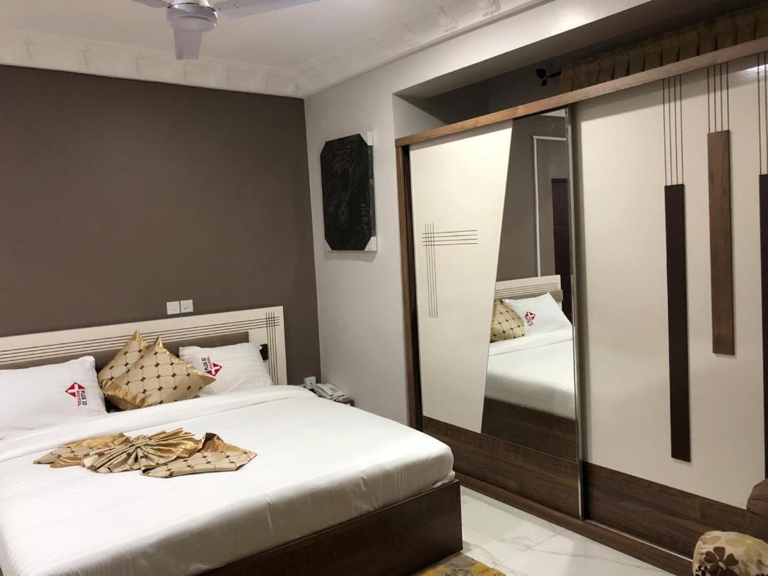 Plus 33 Hotel Nungua Экстерьер фото