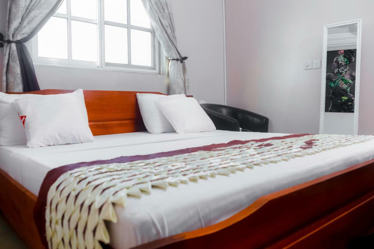 Plus 33 Hotel Nungua Экстерьер фото
