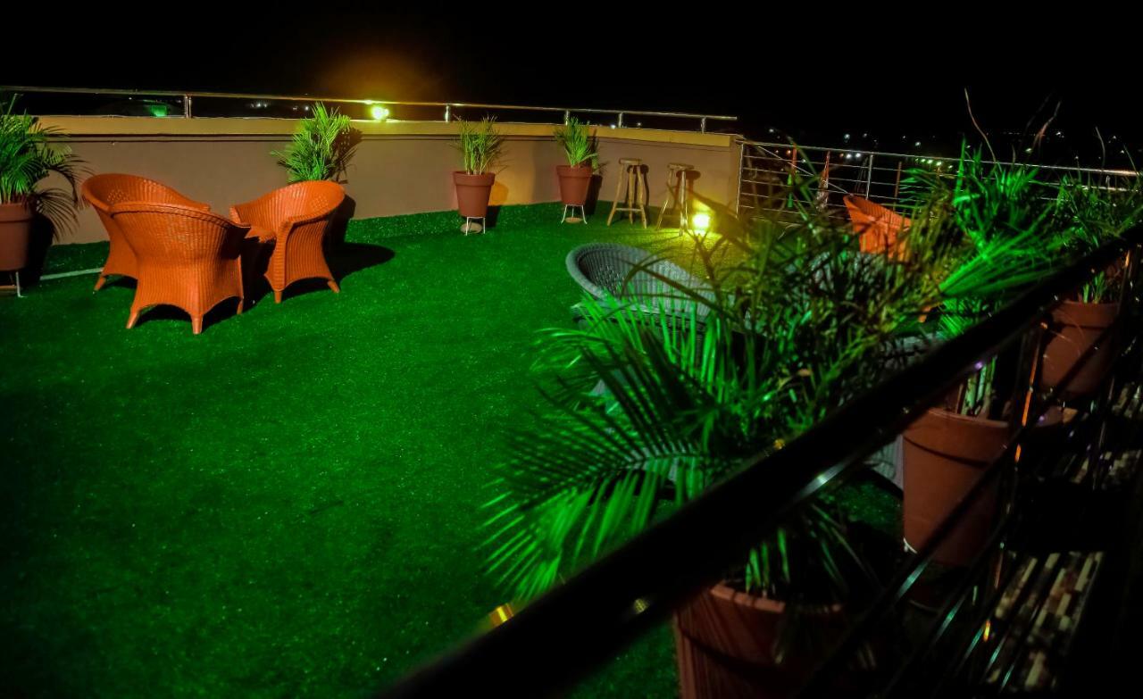 Plus 33 Hotel Nungua Экстерьер фото