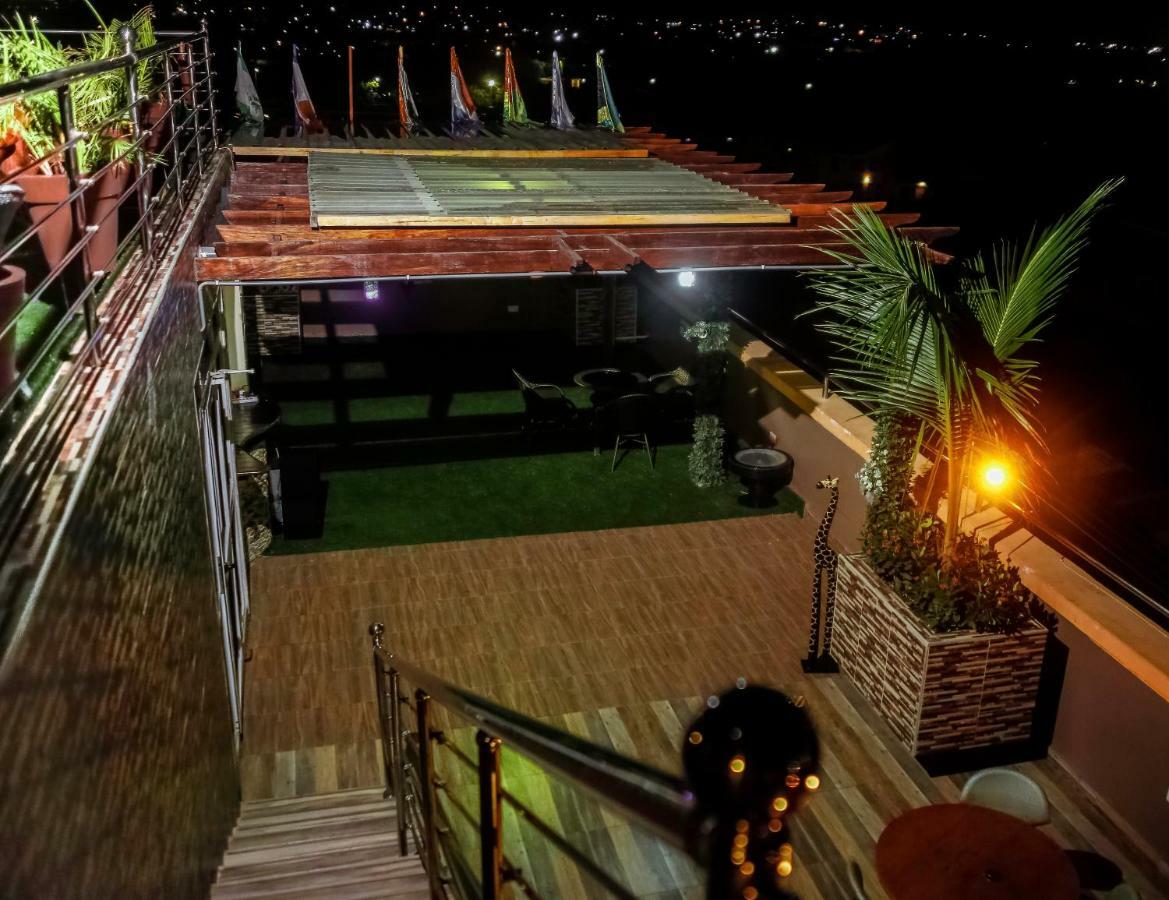 Plus 33 Hotel Nungua Экстерьер фото