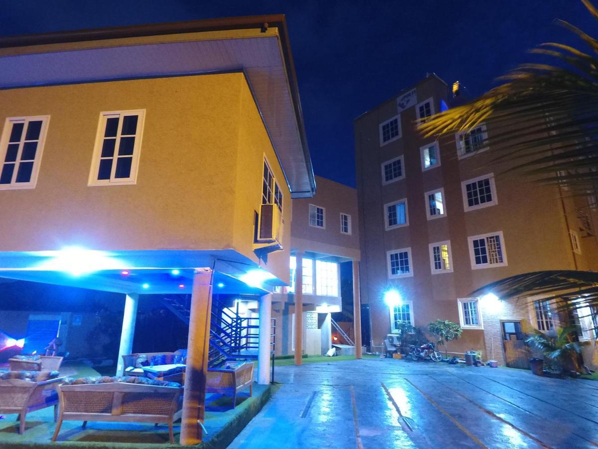 Plus 33 Hotel Nungua Экстерьер фото