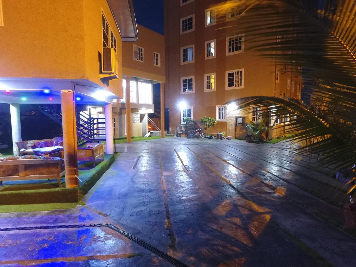 Plus 33 Hotel Nungua Экстерьер фото