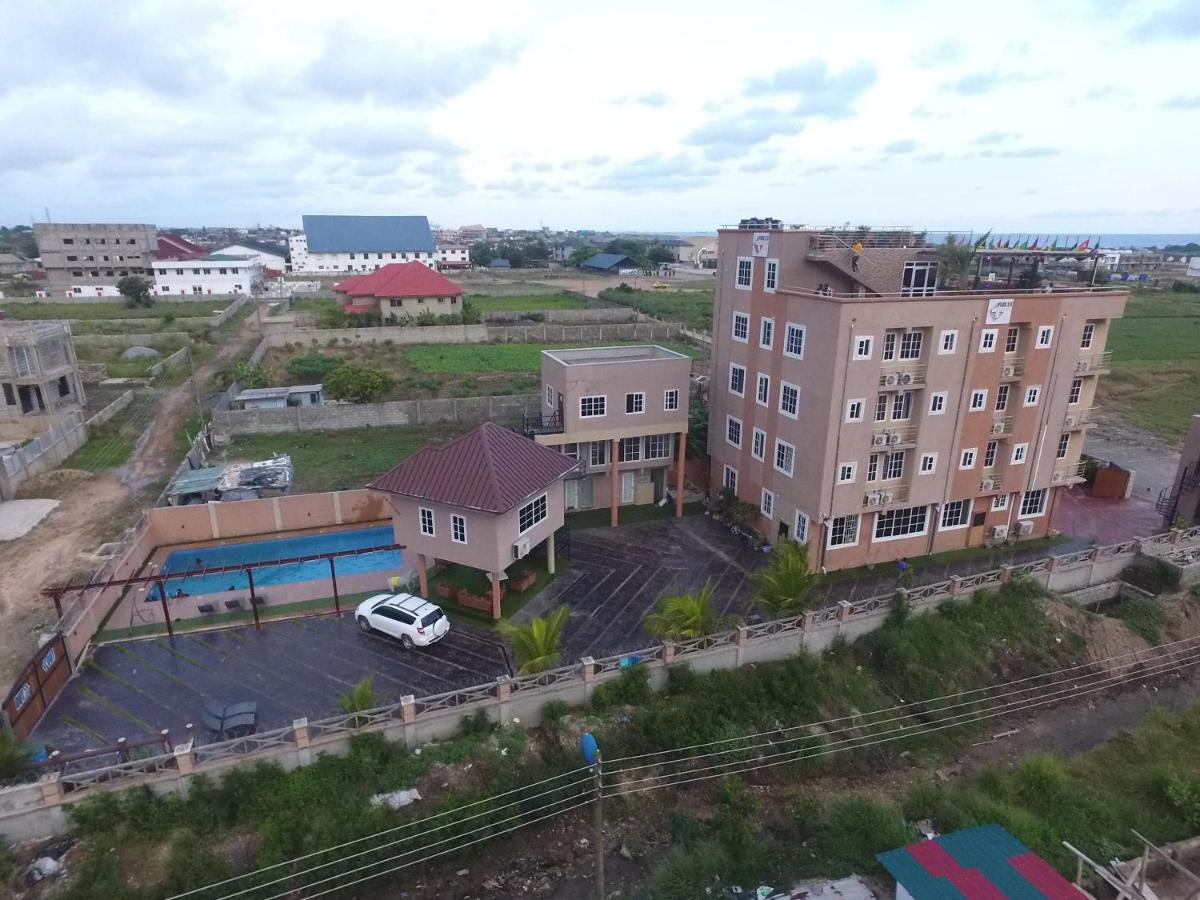 Plus 33 Hotel Nungua Экстерьер фото